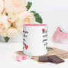 Tazza Mug con Interno Colorato: "Sei la ragione per cui la mia vita è piena di gioia... e di piatti da lavare!" - immagine 24